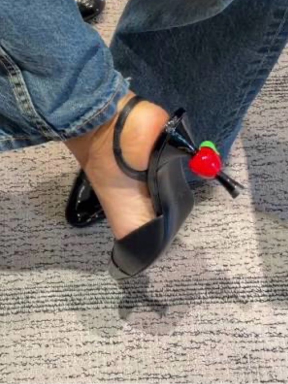 CHANEL Black 🍎 Slingback